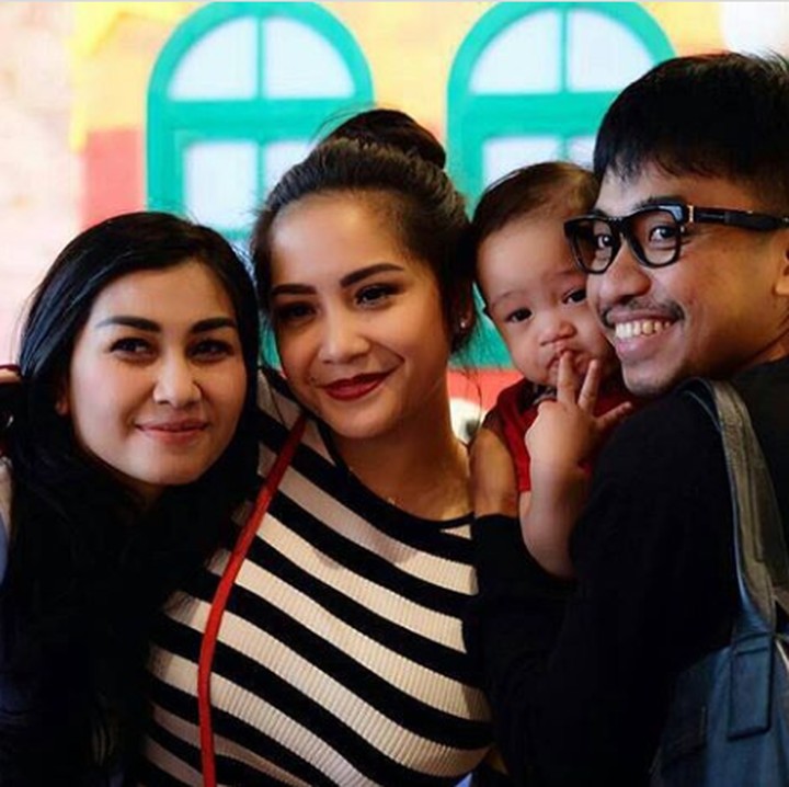 Di Instagram Nisya, foto-fotonya bersama Nagita bercerita banyak tentang kedekatan mereka. (Foto: Instagram @nissyaa)