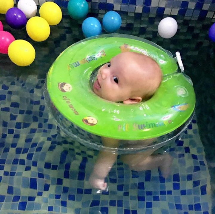 <p>Kecipak, kecipuk! Baby Cio berenang dulu ya. (Foto: Instagram @celine_evangelista)</p>