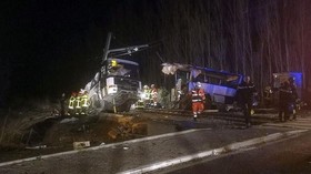 Bus Sekolah Terbelah Dua Ditabrak Kereta, 4 Orang Tewas