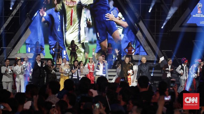 Artis papan atas Indonesia akan memeriahkan konser 100 hari menuju Piala Dunia 2018, Selasa (6/3). Live streaming konser bisa disaksikan lewat CNNIndonesia.com.
