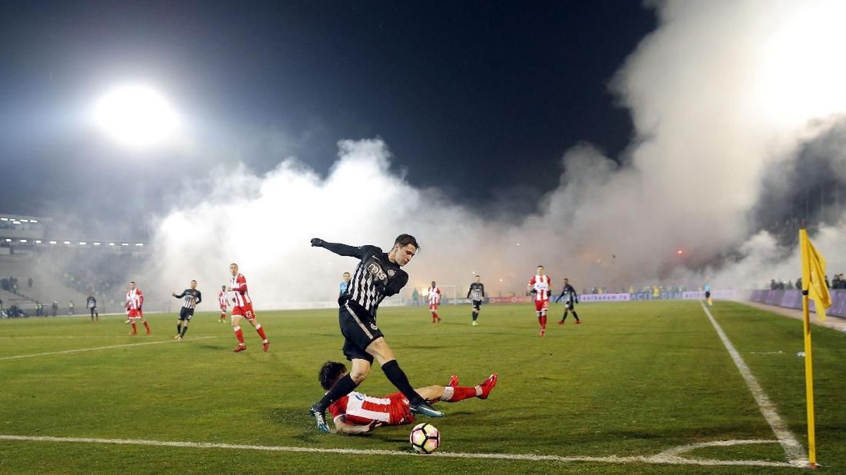 FOTO: Kerusuhan Suporter di Derby Beograd