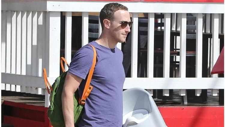 Putri pertama Mark Zuckerberg, Max, lagi latihan toilet training nih, Bun.
