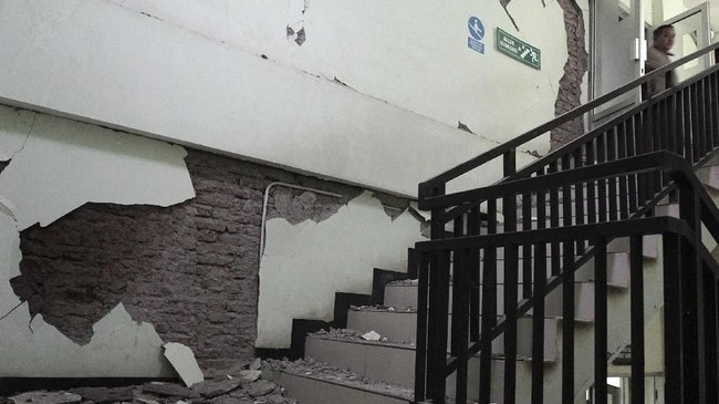 Dinas Pendidikan Kabupaten Garut, Jabar melaporkan ada delapan bangunan SD yang rusak setelah diguncang gempa pada Jumat (15/12) malam.