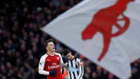 Babak I: Gol Cantik Oezil Bawa Arsenal Unggul atas Newcastle