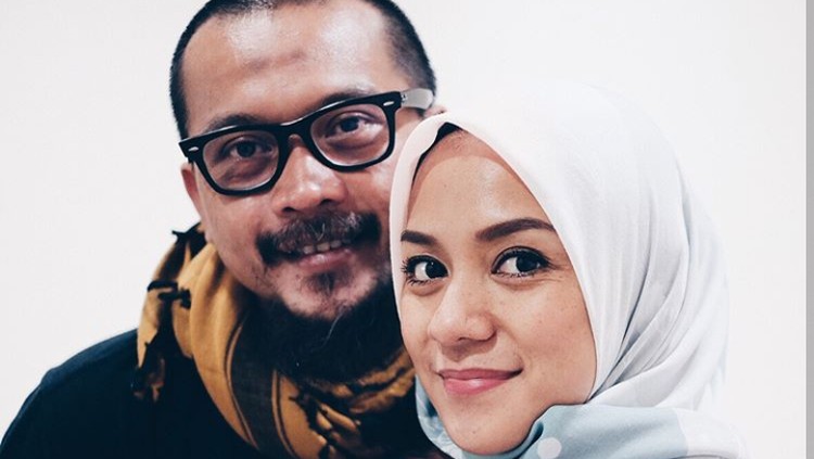 Enno Lerian punya cara sederhana namun romantis untuk merayakan ultah pernikahannya. Hmm, kayak apa sih caranya?