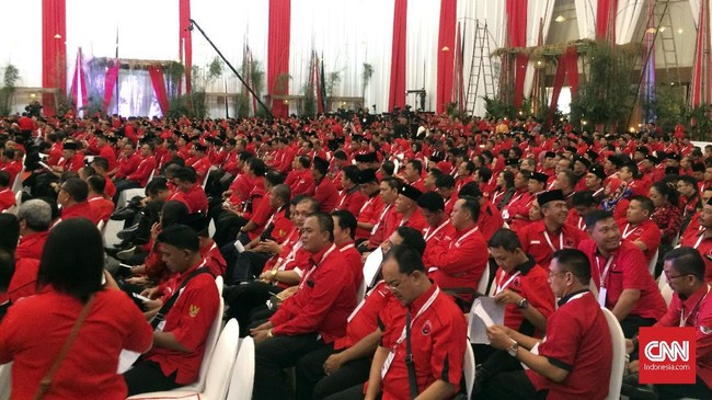 PDI Perjuangan mengehelat Rapat Koordinasi Nasional Tiga Pilar Bidang Ekonomi Kerakyatan dengan tema Berdikari untuk Indonesia Raya di Indonesia Convention Exibition Bumi Serpong Damai, Tangerang pada 16-17 Desember. 

Rakornas dibuka oleh Presiden Joko Widodo dan Ketum PDI Perjuangan Megawati Soekarnoputri, Sabtu (16/12).