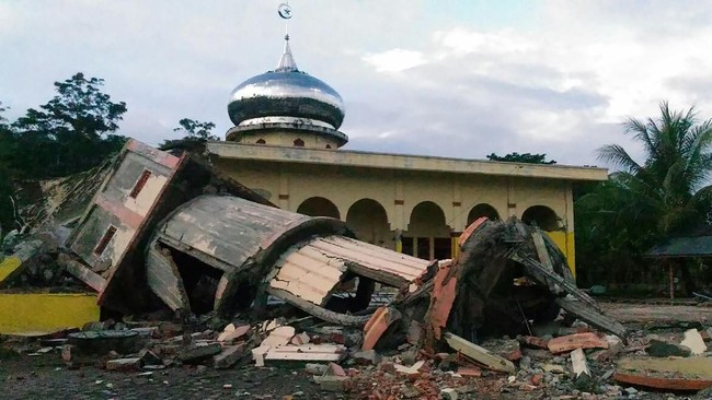 Berdasarkan polanya, gejala gempa bumi yang terjadi Jumat (15/12) malam itu cenderung lebih ringan dibandingkan Tsunami yang terjadi pada Desember 2004.