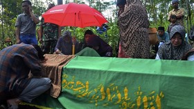 FOTO: Pemakaman Korban Gempa di Jawa