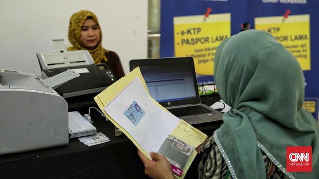 Beberapa waktu lalu Direktorat Jendral (Ditjen) Kementerian Hukum dan HAM resmi meluncurkan paspor elektronik. Kenali lebih dekat yuk.