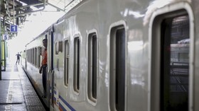 Kereta Api Jarak Jauh dan Kereta Bandara Kembali Normal