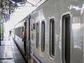 Wanita Diprotes karena Beli Banyak Tiket Kereta untuk Tidur