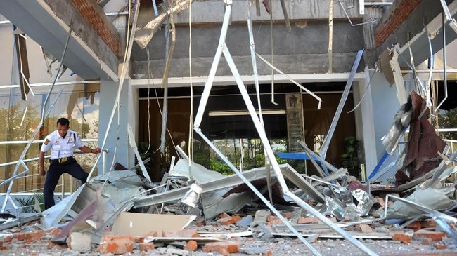 Kepala Biro Humas Kemensos Sonny W Manalu mengatakan lokasi rumah rusak terbanyak berada di Pandeglang dengan jumlah 102 unit yang tersebar di 13 kecamatan.