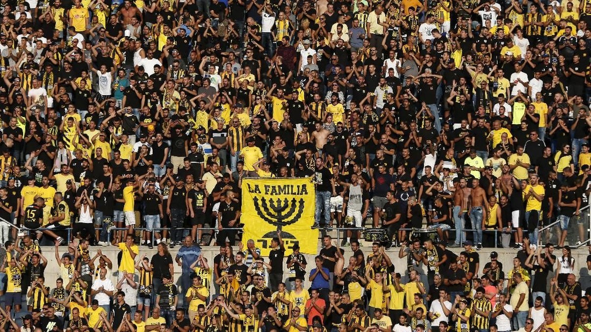 FOTO: La Familia, Suporter Asal Israel Paling Rasial di Dunia