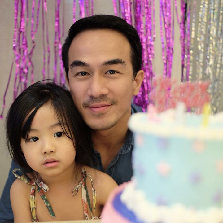 <p>Tuh, kayak anak kembar kan, Bun, mereka berdua. Hi-hi-hi. (Foto: Instagram/ @julietaslim)  </p>