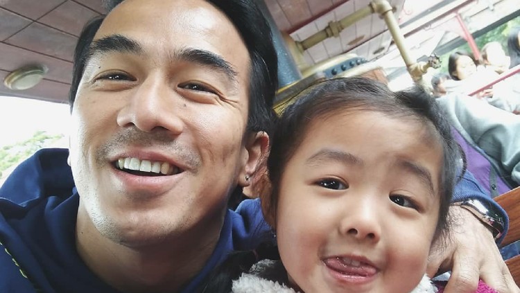 Saat waktu luang, aktor sekaligus ayah tiga anak Joe Taslim lebih pilih family time-ketimbang me time-nya