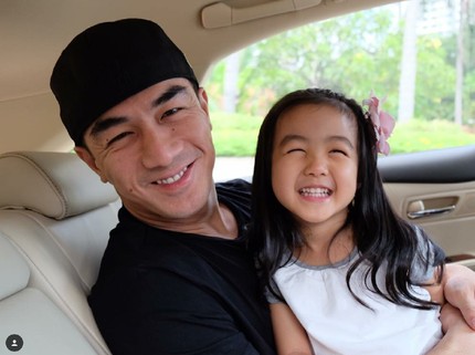 Trik Simpel Joe Taslim Agar si Kecil Tak Alami Jet Lag