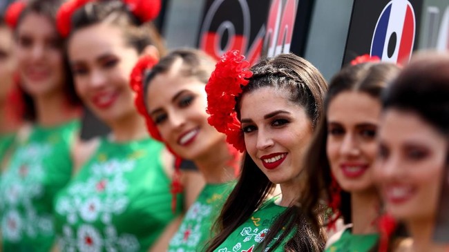Wajah-wajah cantik gadis grid terancam tidak menghiasi ajang balap Formula One (F1) musim depan. Sejumlah pihak mulai menentang keberadaan gadis grid.