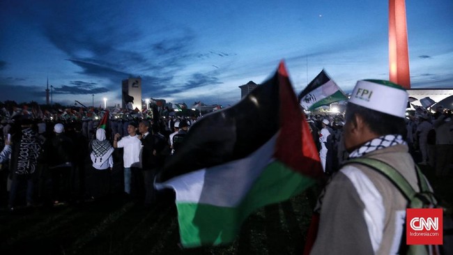 FOTO: Subuh Berjamaah di Monas untuk Palestina