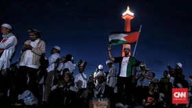 FOTO: Subuh Berjamaah di Monas untuk Palestina