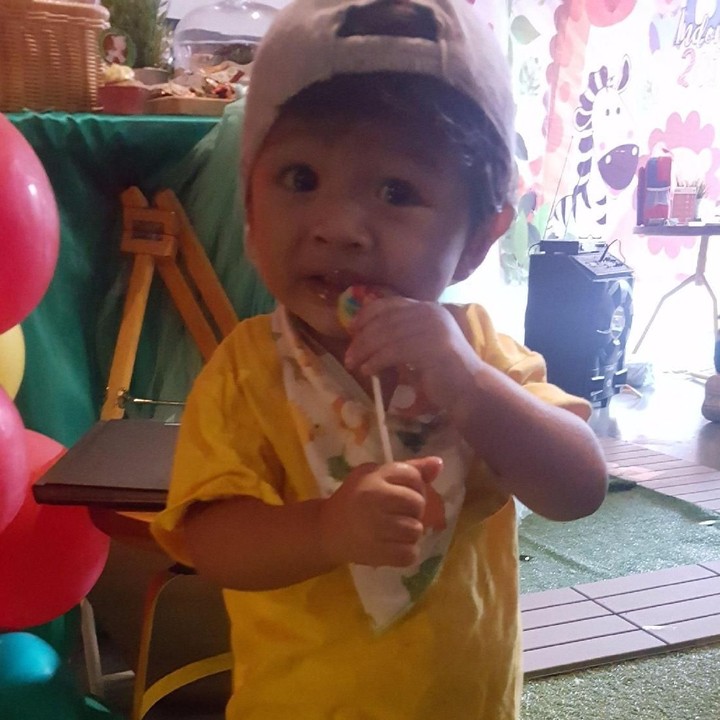 <p>Hi-hi-hi pakai topi kebalik. Menggemaskan semua ya, Bun? Jadi mereka tampil kompak karena merayakan ulang tahun pertamanya. Ya, mereka adalah anak-anak yang tergabung di komunitas Birth Club 2016.</p>
