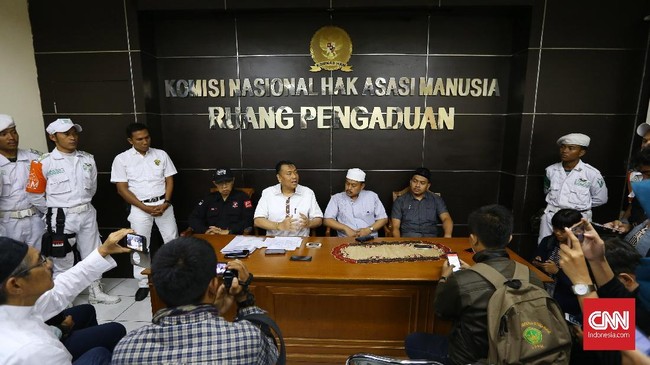 Ustaz Abdul somad melalui kuasa hukumnya mengadukan dugaan persekusi yang dilakukan sejumlah ormas di Bali ke Komnas HAM.