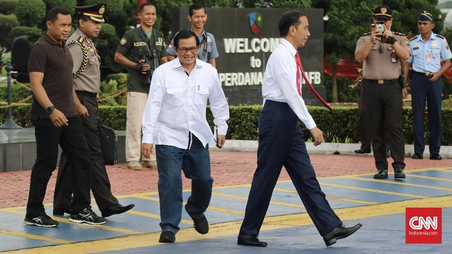 Tak seperti kunjungan kerja lainnya, hari ini Jokowi dan rombongan tampil beda saat menghadiri acara Entrepreneurs Wanted di Bandung