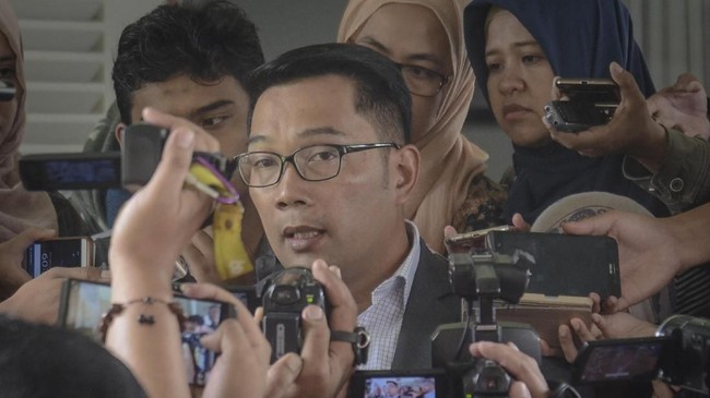 Ketua Umum PKB Muhaimin Iskandar tengah mencari jalan tengah agar partai koalisi pengusung Ridwan Kamil tidak mengubah dukungan di Pilgub Jabar 2018.