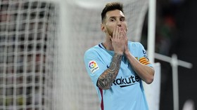 Lionel Messi 'Akrab' dengan Tiang Gawang
