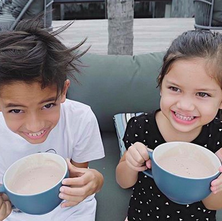 <p>Kalau kata sang bunda, Jason adalah 'mini me' dan Sarah adalah 'mini Andrew'. Setuju, Bun? (Foto: Instagram/ @nanamirdad_)</p>