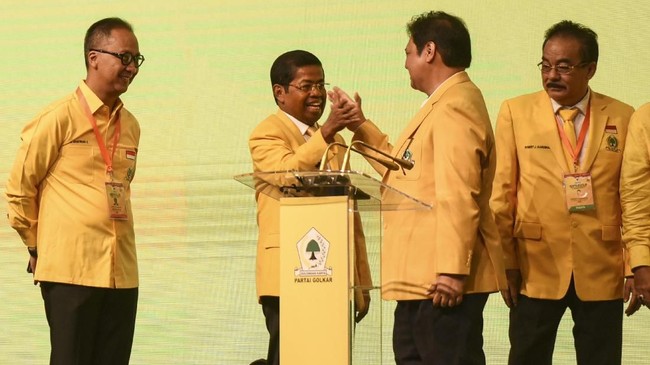 Peserta Munaslub Golkar menyepakati masa jabatan Ketua Umum Golkar Airlangga Hartarto hingga 2019. Namun masa jabatannya bisa diperpanjang melalui rapimnas.