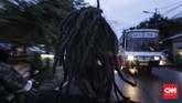 FOTO: Mengintip Aktivitas Taring Babi, Komunitas Punk Jakarta Beragam aktivitas dilakukan Komunitas Taring Babi. Mereka terbuka untuk siapa saja yang ingin datang dan belajar, dari mulai mencukil kayu hingga sablon.
