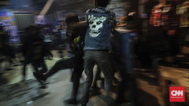 Anak punk akan dirazia petugas jika dianggap mengganggu ketertiban Jakarta menjelang Asian Games. Satpol PP telah merazia tiga anak punk di Jakarta Barat.