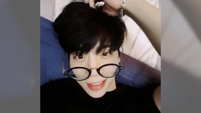 Jonghyun SHINee ditemukan tak sadarkan diri dan sempat dibawa ke rumah sakit. Sayang nyawanya tak tertolong dan meninggal di rumah sakit.