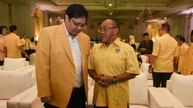 Aburizal Bakrie mengatakan, Airlangga Hartarto hanya melanjutkan pergantian kepemimpinan dari tangan Setya Novanto hingga masa jabatan berakhir pada 2019.