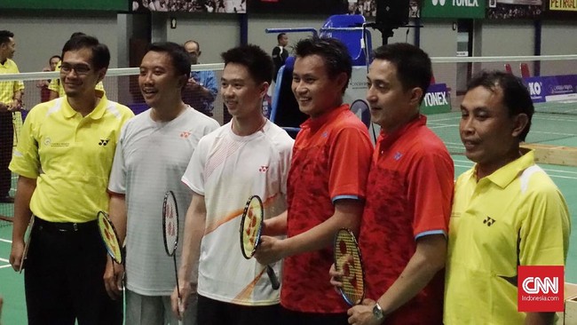 Dalam laga ekshibisi, Kevin tidak berduet dengan Marcus Fernaldi Gideon, melainkan dengan Menteri Pemuda dan Olahraga Republik Indonesia, Imam Nahrawi.