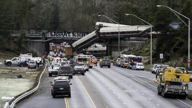 NTSB mengungkap fakta baru seputar kecelakaan kereta Amtrak di Washington. Kereta itu diduga melaju 128 kilometer per jam di zona 48 kilometer per jam.