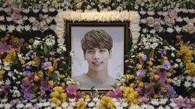 Para Bintang Korea Kenang Jonghyun 'SHINee' Usai Pemakaman
