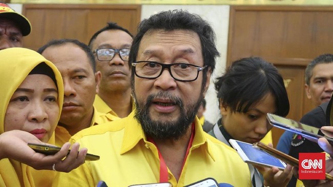 Politikus Senior Golkar, Yorrys Raweyai mengklaim Bambang Soesatyo telah mendapatkan dukungan dari 400 Dewan Pimpinan Daerah untuk maju sebagai Ketum Golkar.