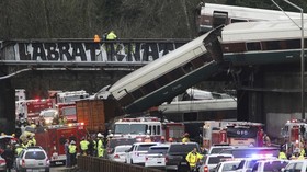 FOTO: Rangkaian Potret dari Lokasi Kecelakaan Kereta Amtrak