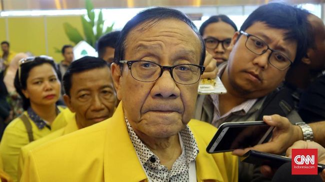Akbar Tanjung Yakin Jokowi Tak Pakai Kekuasaan Bantu Gibran Politikus Golkar Akbar Tanjung yakin Jokowi tak akan menggunakan kekuasaannya untuk memenangkan Gibran Rakabuming Raka di Pilwalkot Solo.