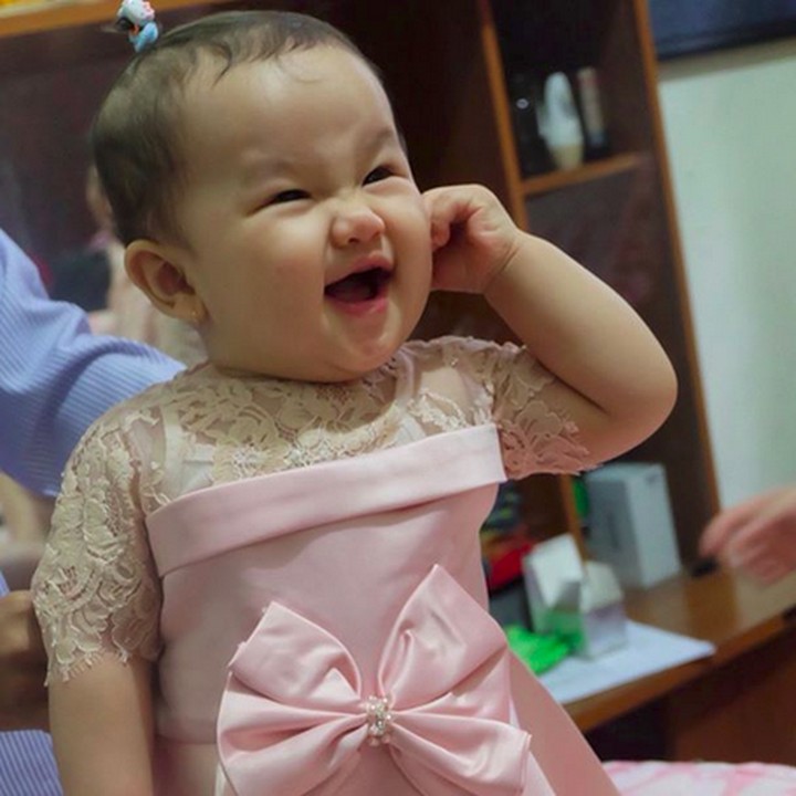 <p>Bun, dicengirin tuh sama Sheva. Tahan ya gemasnya, he-he-he. (Foto: Instagram/ @ussypratama)</p>