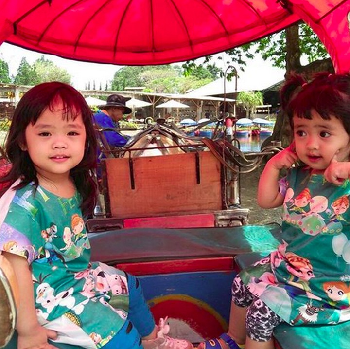 <p>Si duo imut mau naik delman dulu ya! (Foto: Instagram/ @maryam_nusaibah_abdullah)  </p>