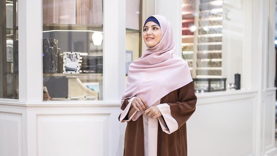 Nadya Almira Nadya Almira