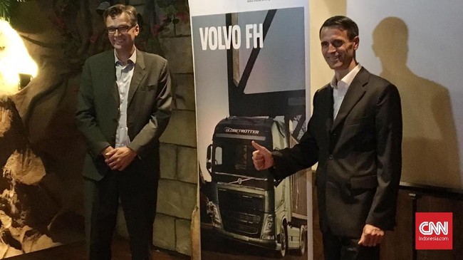 Penjualan kendaraan komersial Volvo diyakini terus membaik tahun depan lantaran didorong gencarnya pembangunan infrastruktur.