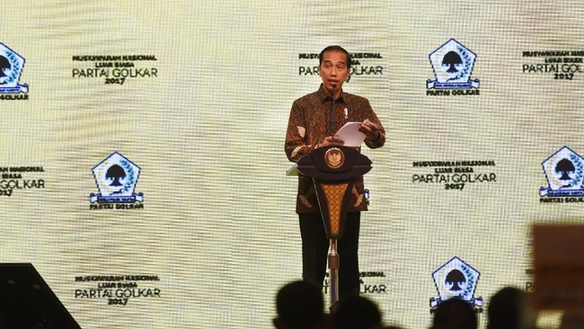 Jokowi saat ini terlihat tengah merawat kembali Partai Golkar yang terus dirundung gonjang-ganjing selama tiga tahun kepemimpinannya.