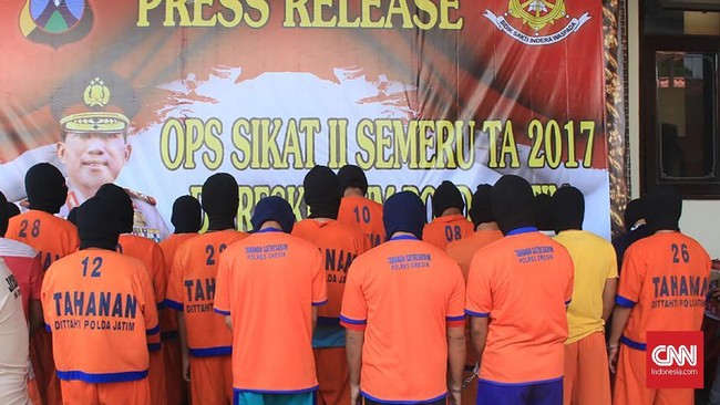 Kapolda Jatim meminta anak buahnya, terutama di Direktorat Reserse Narkoba bekerja keras memberantas narkotik. Bahkan, dia melarang polisi tidur siang.