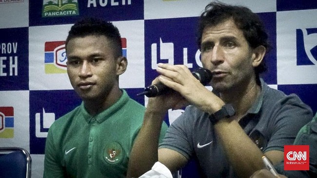 Gelandang Timnas Indonesia, Osvaldo Haay dan Febri Hariyadi, bersyukur atas pujian yang diberikan sang pelatih kepala, Luis Milla Aspas.