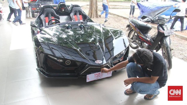 Presiden Jokowi rencananya akan mencoba mobil listrik buatan ITS. Uji coba ini dilakukan sembari melakukan peresmian tol Surabaya-Mojokerto.