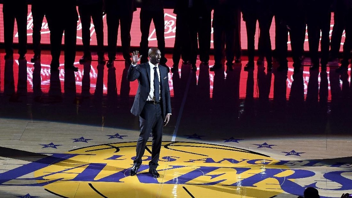 FOTO: Nomor 8 dan 24 Kobe Bryant Abadi