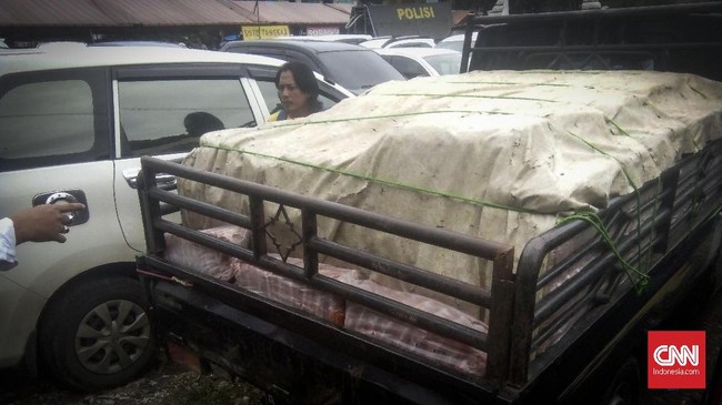 Polisi mendapatkan keterangan pengiriman saos ke wilayah Serang telah berlangsung hampir satu tahun dengan target pasar pedagang kecil.